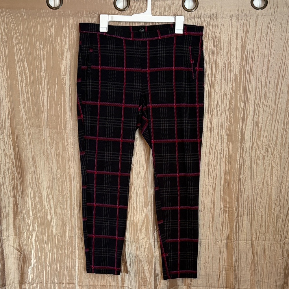 Plaid Black and Red Leggings